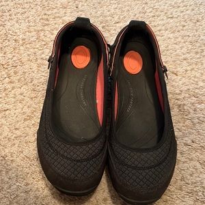 Shoes slip on teva size 8 black